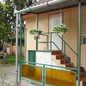 Jade Panzio Budapeşte